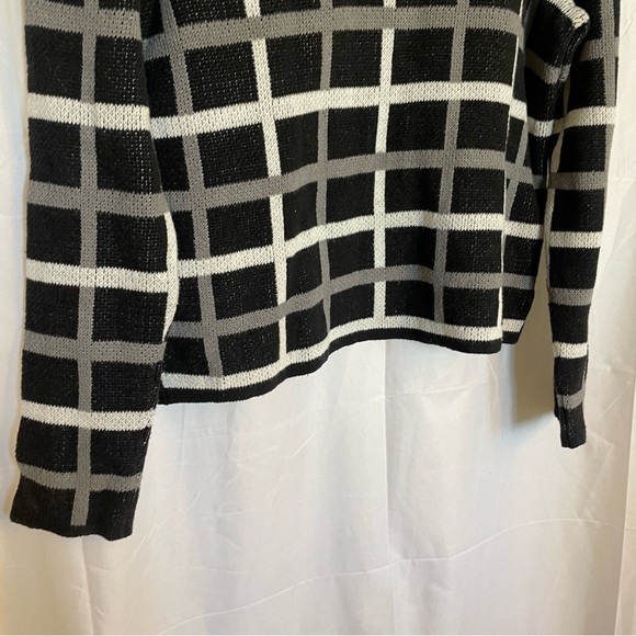 OLD NAVY Women’s Black Gray White Square Stripe Plaid Sweater Size Large - Picture 3 of 10